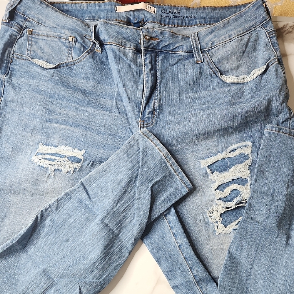 !it Jeans Light Blue Distressed Boyfriend Jeans